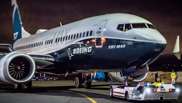 BOEING 737